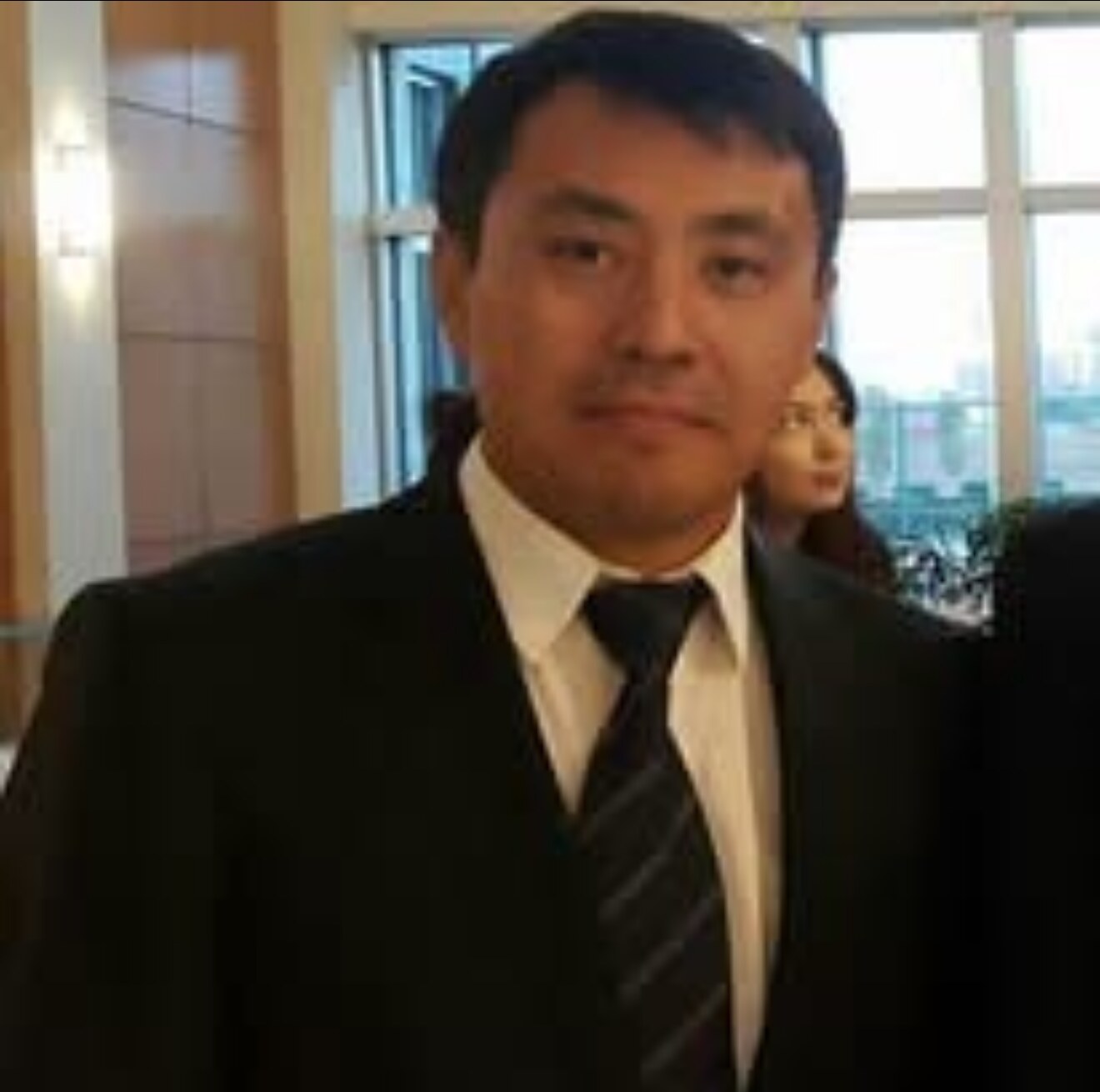 哈萨克斯坦执业律师鲍尔詹·阿扎诺夫